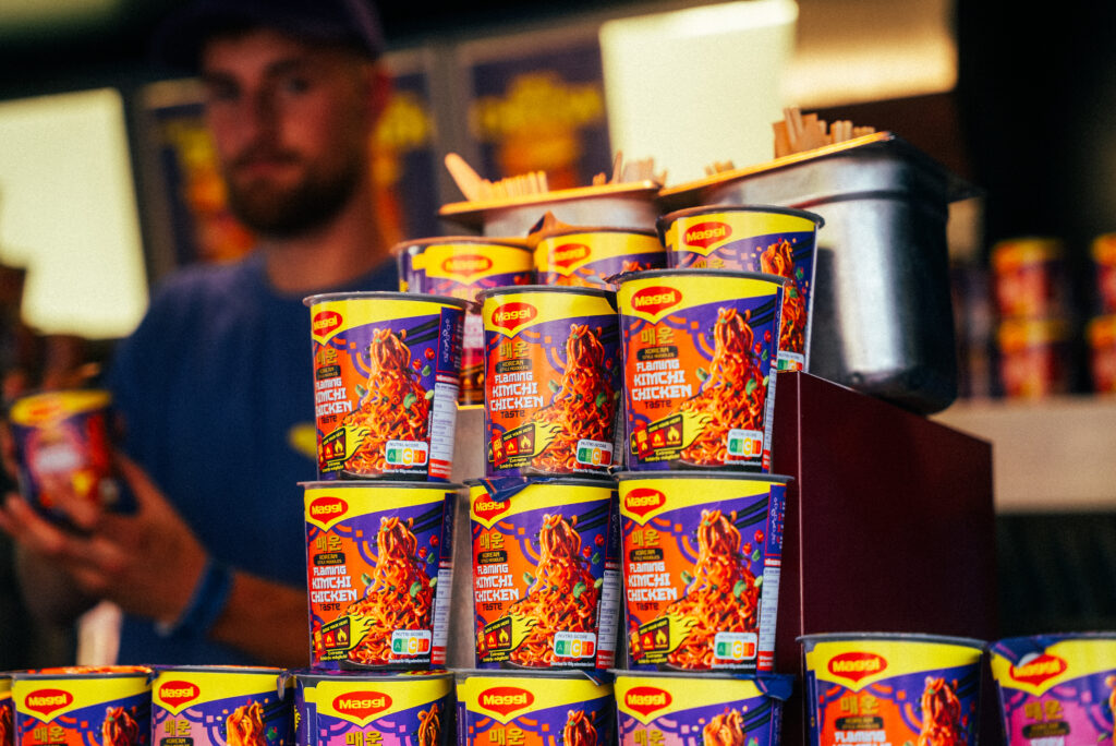 Nahaufnahme der MAGGI Korean Style Noodles beim 6PM Festival